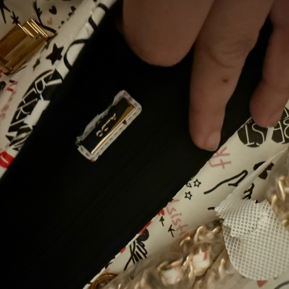 Aldo White and Red Graphic Shoulder Bag - Picture 3 of 9